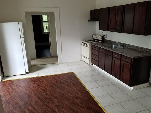 2nd image of 302 Canal St #1