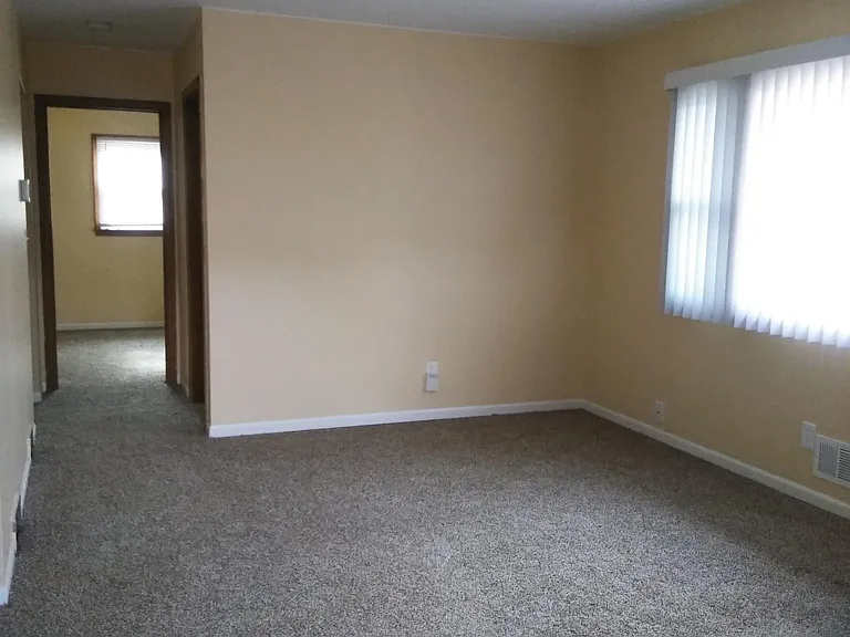 3861 Edgemoor Pl NE #UPPER — Photo 4