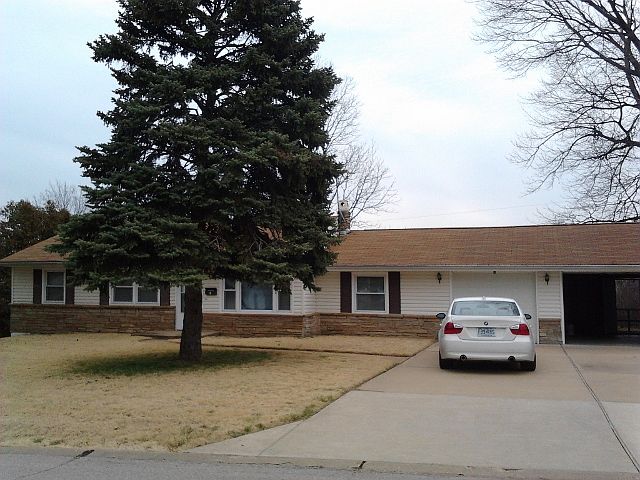 1st image of 6 Hazelwood Ln