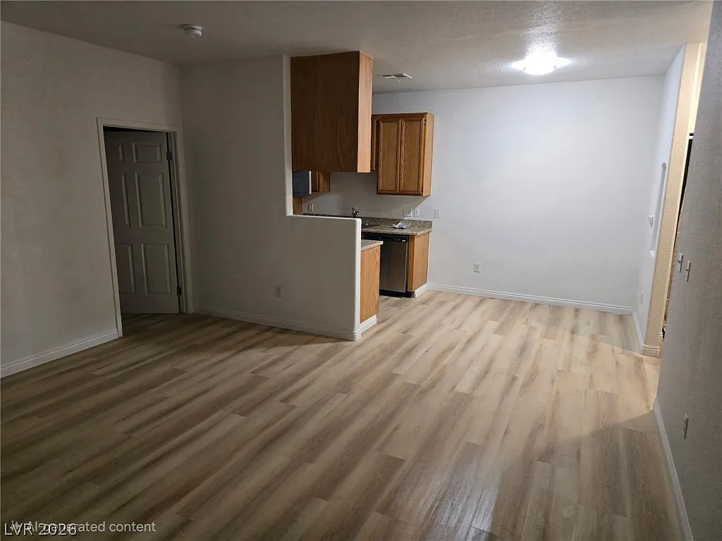 2 bed, 2.0 bath, 974 sqft, $1,295 — Photo 2