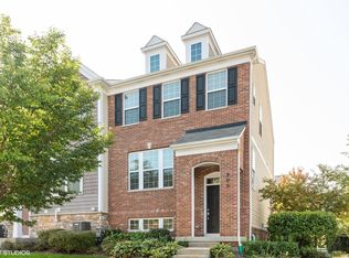 905 E Hamlin Ln, Arlington Heights, IL 60004