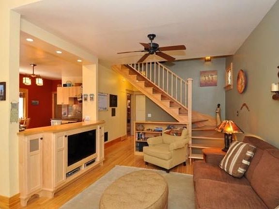 4th image of 4028 N Prospect Ave