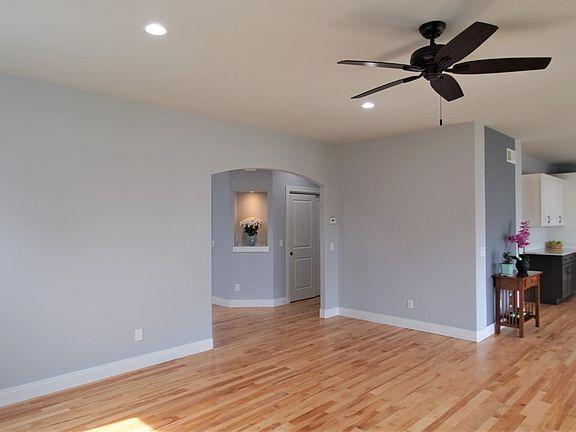 3rd image of 8910 Pine Holw