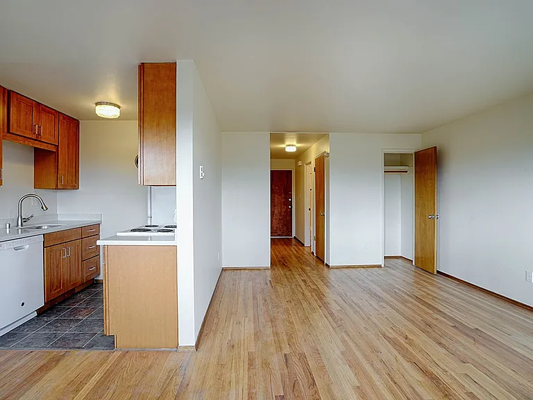 Dolores Manor Apartments — Photo 32