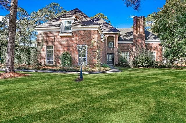 1st image of 16 Parkwood Dr