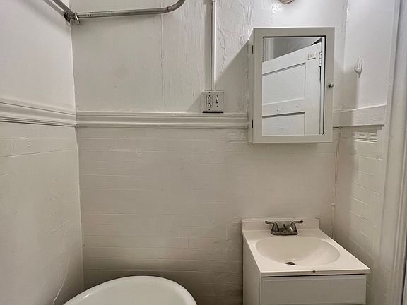 4th image of 513 Bush St APT 32