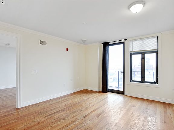 4th image of 3075 Kennedy Blvd #3B