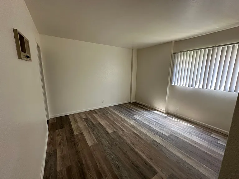 4189 Monroe Ave — Photo 10