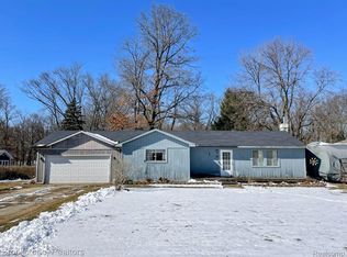 4354 Grass Lake Rd, White Lake, MI 48383