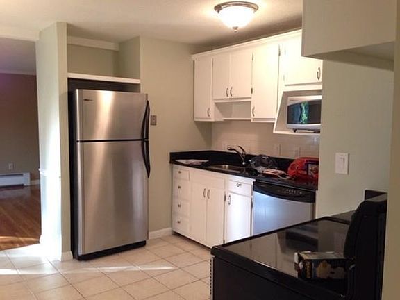 3rd image of 230 Essex St APT 26