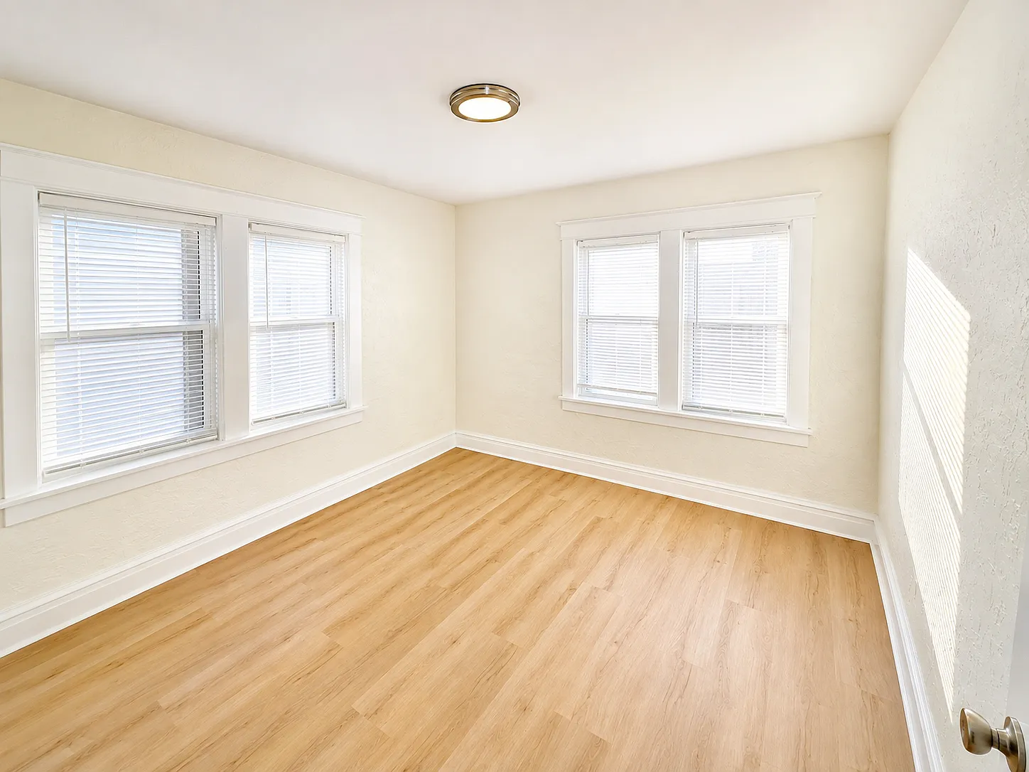 3 bed, 858 sqft, $1,700 — Photo 1