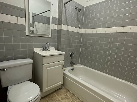 5th image of 995 N Corona St APT 2