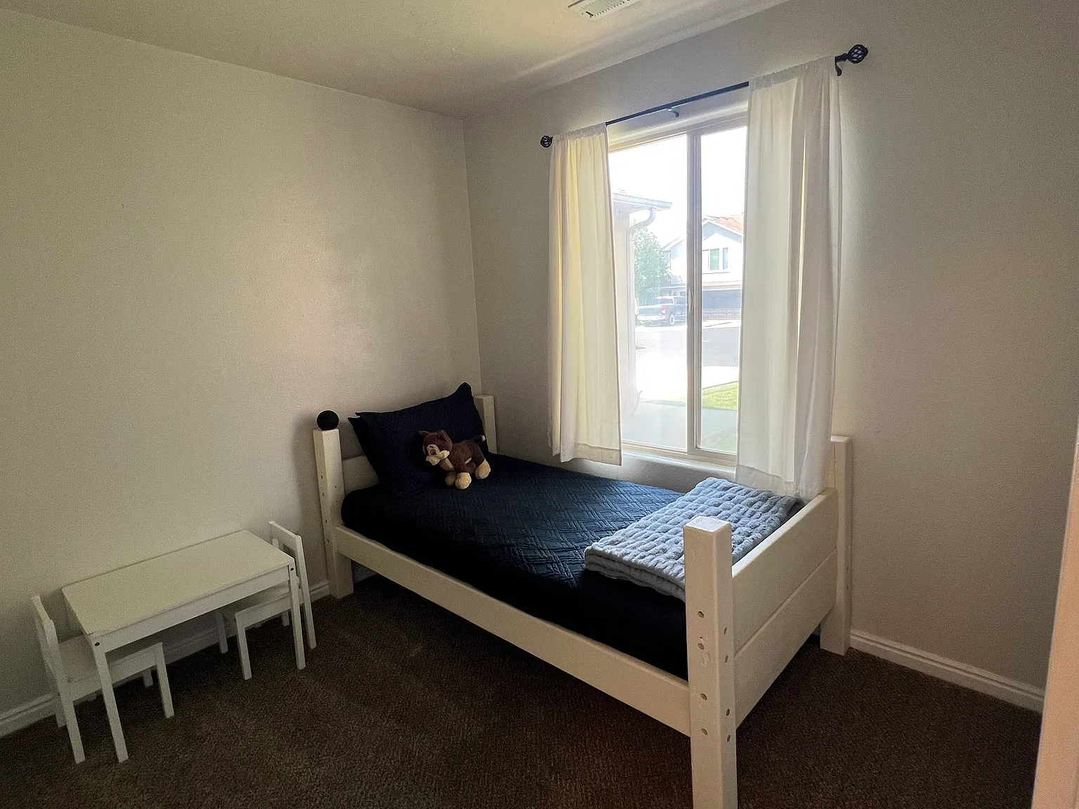 Well Maintained 3 Bedroom Home with a beautiful fenced yard. — Photo 2