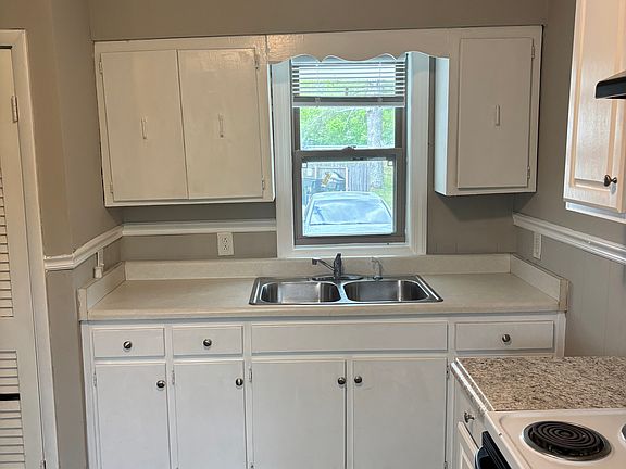 5th image of 610 Ruth Ave APT 1
