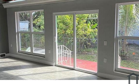 4th image of 1386 NW 38th St #1
