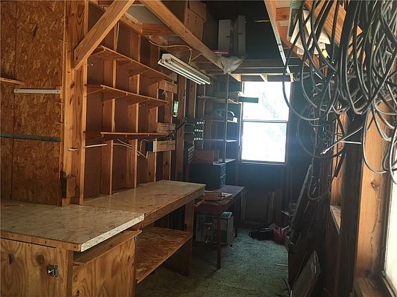 3rd image of 5160 Tamarack Dr
