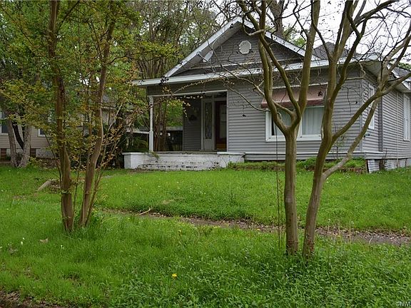 2nd image of 902 Fairview St