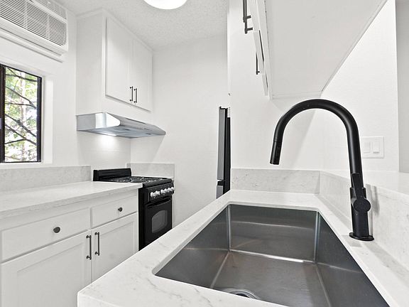 4th image of 727 Westbourne Dr APT 202