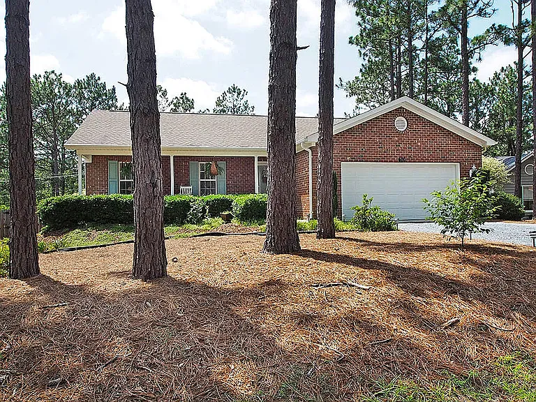 400 Sandhills Cir — Photo 1