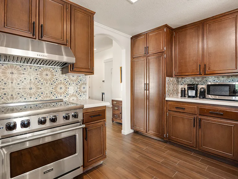 The kitchen features an induction cooktop, perfect for creating homemade meals.