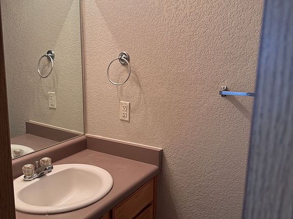 4th image of 4915 Butte Ln