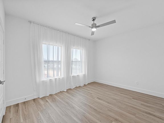 4th image of 3312 Shivers Dr