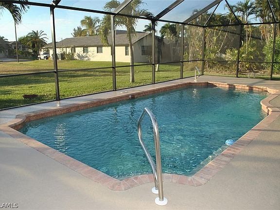 3rd image of 4304 SW 25th Pl