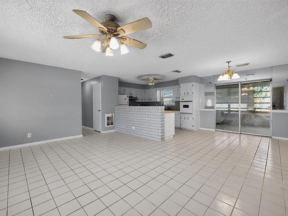 4th image of 414 FORESTERIA Drive