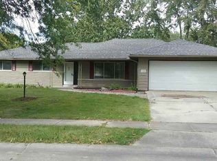 928 Crestway Dr, Fort Wayne, IN 46819