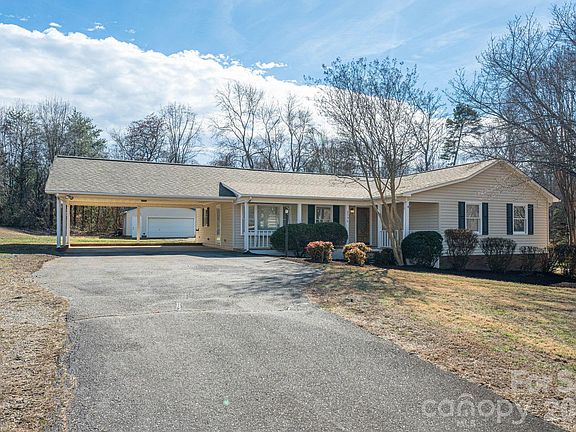 3rd image of 2596 Prince Dr