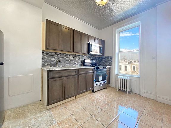 4th image of 465 45th St APT 3