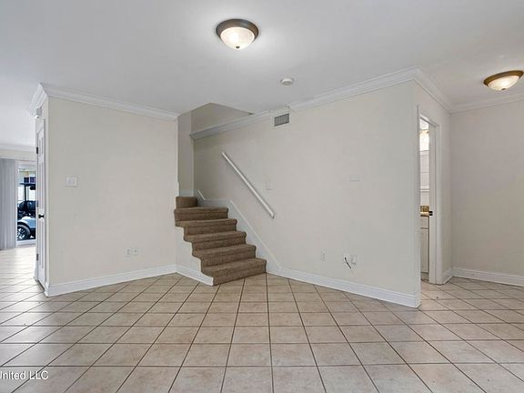 3rd image of 808 Desoto St Unit 8