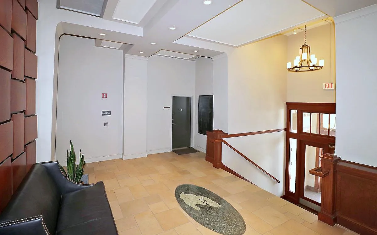 523 Grand Boulevard — Photo 3