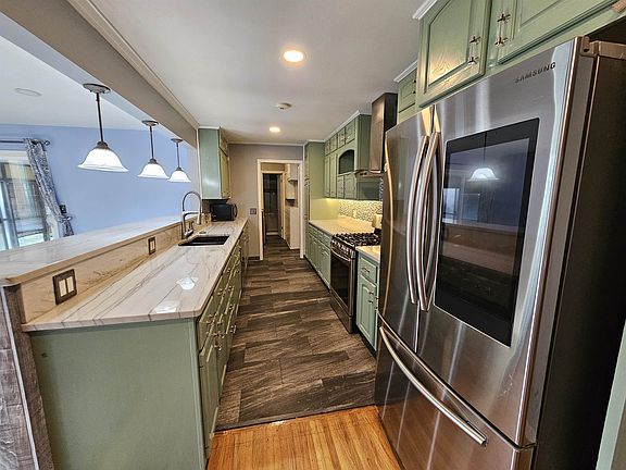 5th image of 1747 N Sabin St