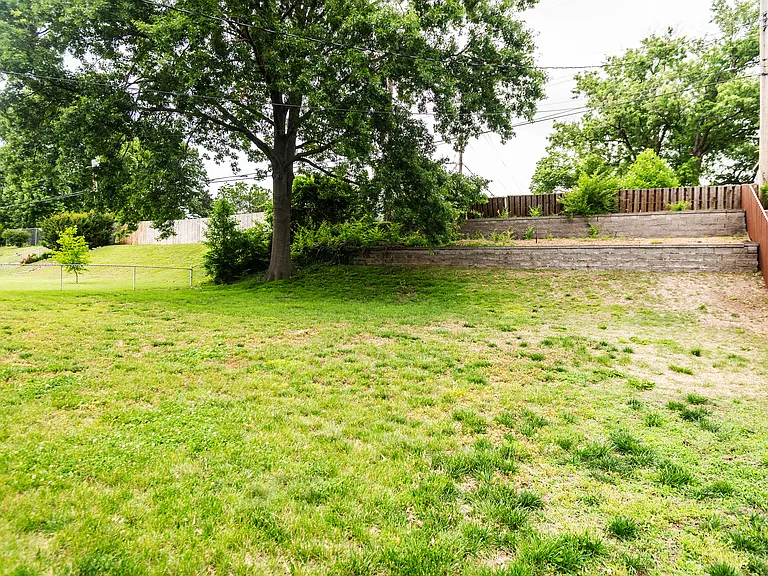 201 Bridgeview Ln — Photo 7