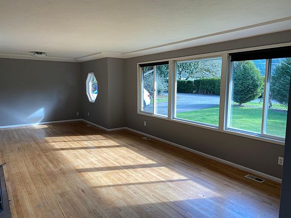 2nd image of 16963 S Clackamas River Dr