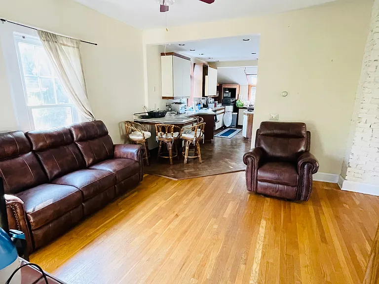 27 Oak St — Photo 8