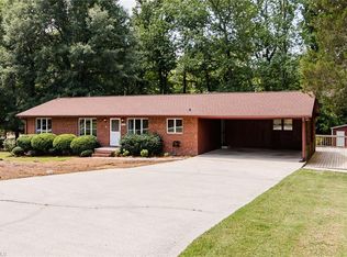 7108 Sleepy Hollow Dr, High Point, NC 27263