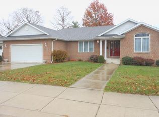 704 N 1st St, Effingham, IL 62401