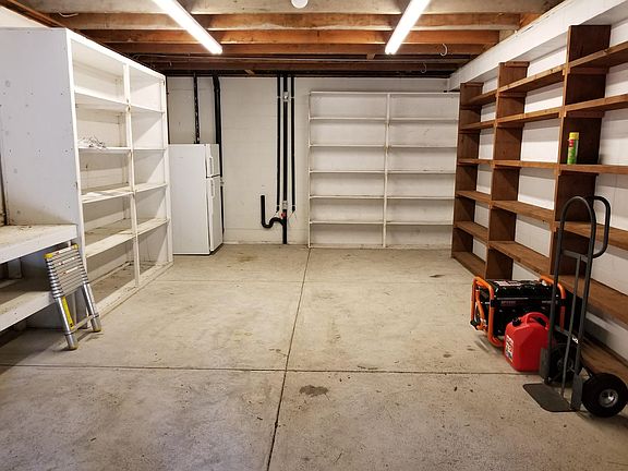 Storage unit /Additional work space/Art studio