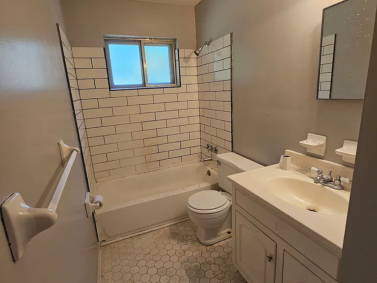 6685 Evergreen Cv — Photo 3