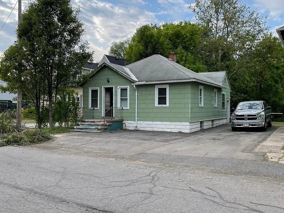 23 Railroad St