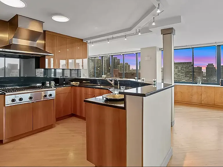 159 E 30th St #21AB — Photo 1