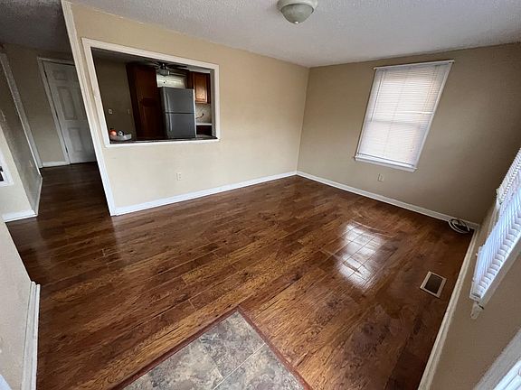 2nd image of 1025 Suntree Pl