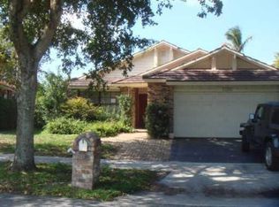 11380 S Point Dr, Cooper City, FL 33026