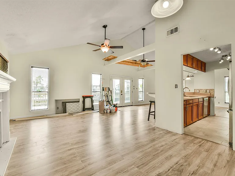 1073 Redfish St — Photo 7