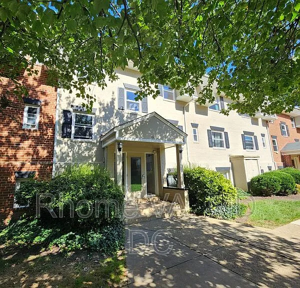 6192 Greenwood Dr #202 — Photo 1