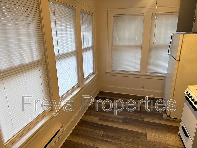 2 bed, 1.0 bath, $950 — Photo 4