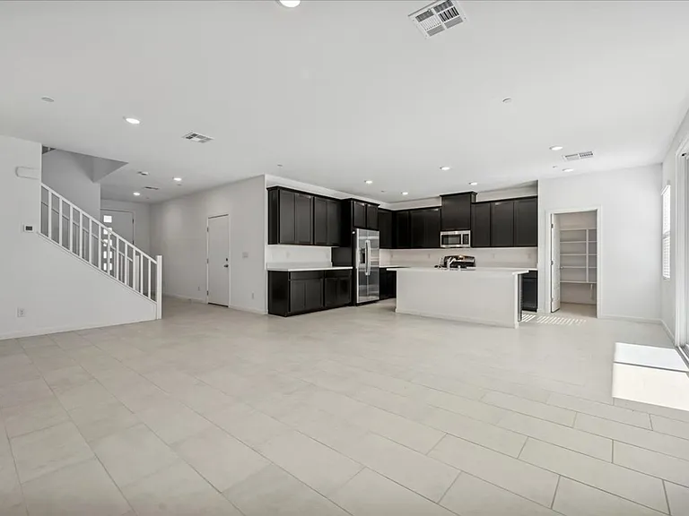 311 Mount Tyndall St — Photo 13