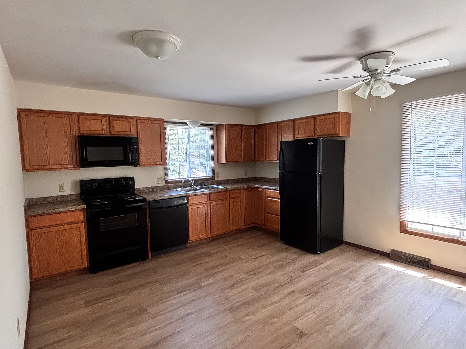 2 bed, 1050 sqft, $1,395 — Photo 3